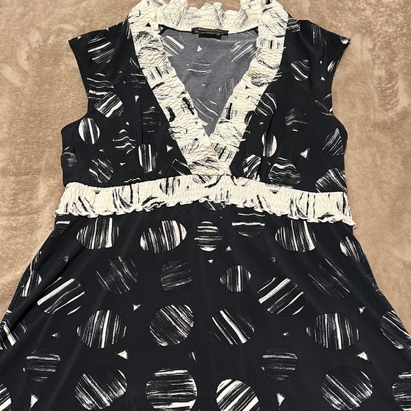 BCBGMaxAzria V- Nech Top - Picture 2 of 8